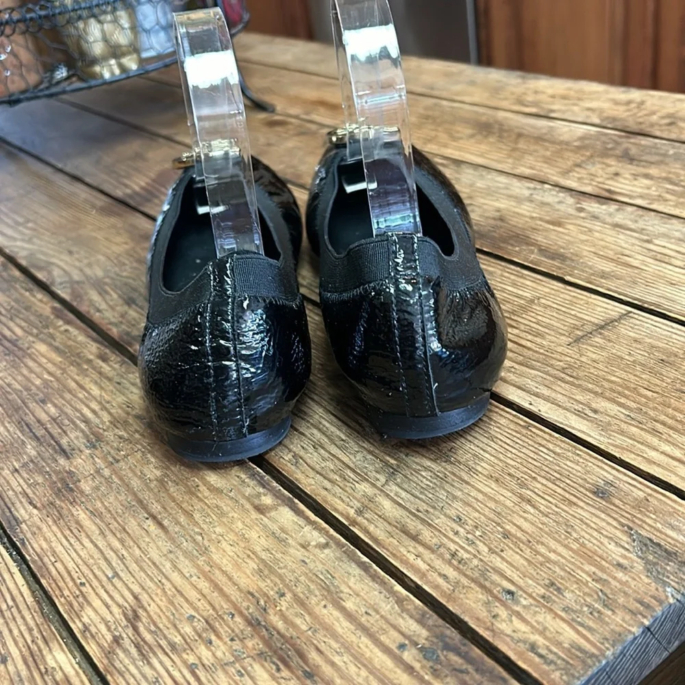 TORY BURCH Black Patent Leather Ballet Flats with Gold Logo sz 6.5